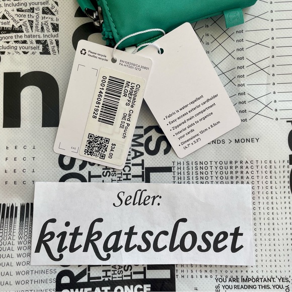 HOST PICK!!! 🆕 MALDIVES GREEN - NWT lululemon clippable card pouch - Picture 4 of 10